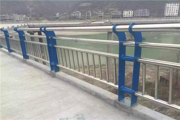 护栏立柱价格优惠同城生产商