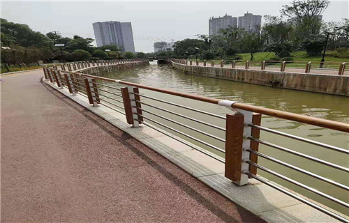 复合管市政护栏卖点让利客户