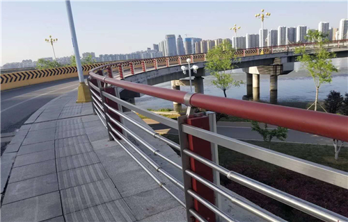 不锈钢复合管道路护栏加工地同城生产商