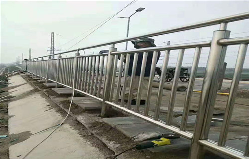 批发：三层防腐桥梁防撞护栏全国当地服务商