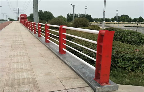 防撞护栏立柱安装简单多年厂家可靠