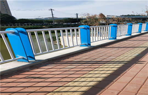 道路隔离栏加工价格合理本地生产商