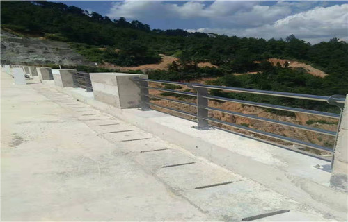 道路护栏耐用质量好厂家品控严格