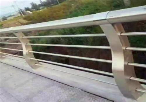 51*2不锈钢道路护栏图片重信誉厂家
