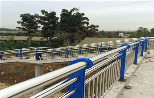 灯光防撞护栏中建合作单位用的舒心当地生产商