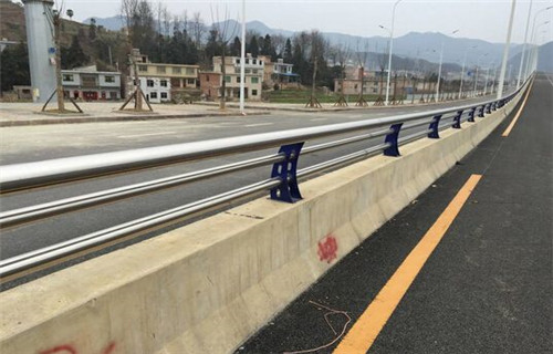 灯光防撞护栏铁路桥梁护栏安装快捷质量好