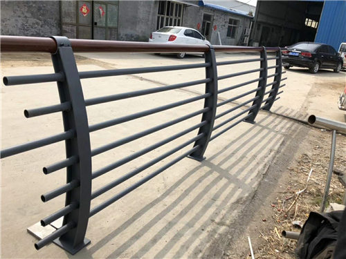 护栏钢板立柱用途广泛当地制造商