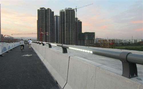 高速公路防撞护栏加工定做安装服务免费获取报价